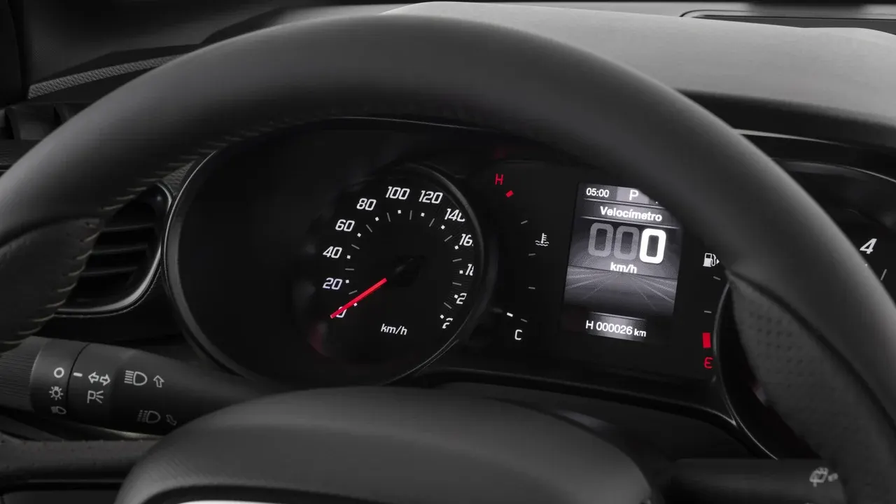 Painel de instrumentos e mostrador de quilometragem do Fiat Argo.