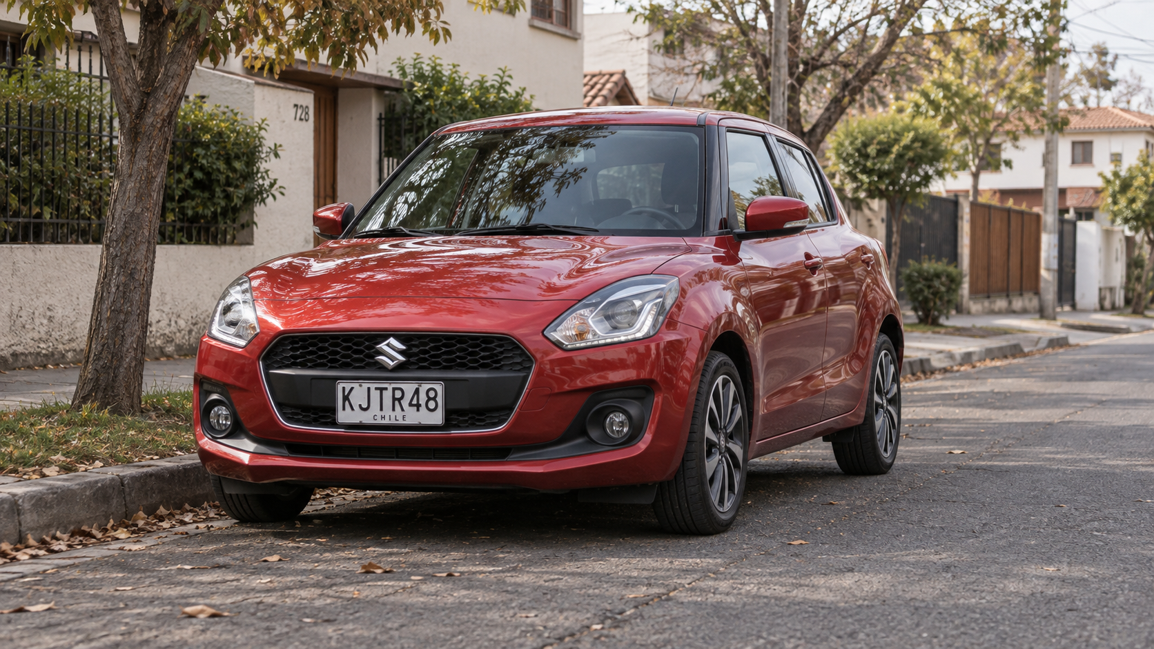 Ilustración editorial creada con IA: Suzuki Swift rojo junto a una acera residencial en Chile.
